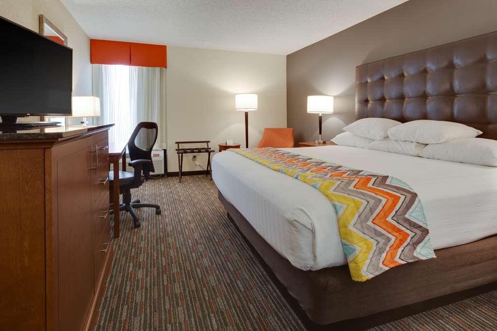 Drury & Stadium Boulevard Hotel