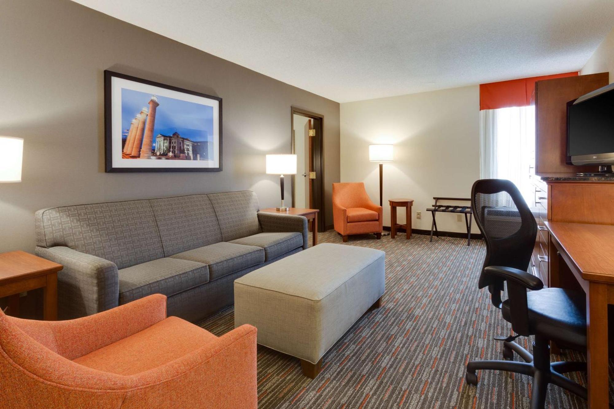 Drury & Stadium Boulevard Hotel 3*