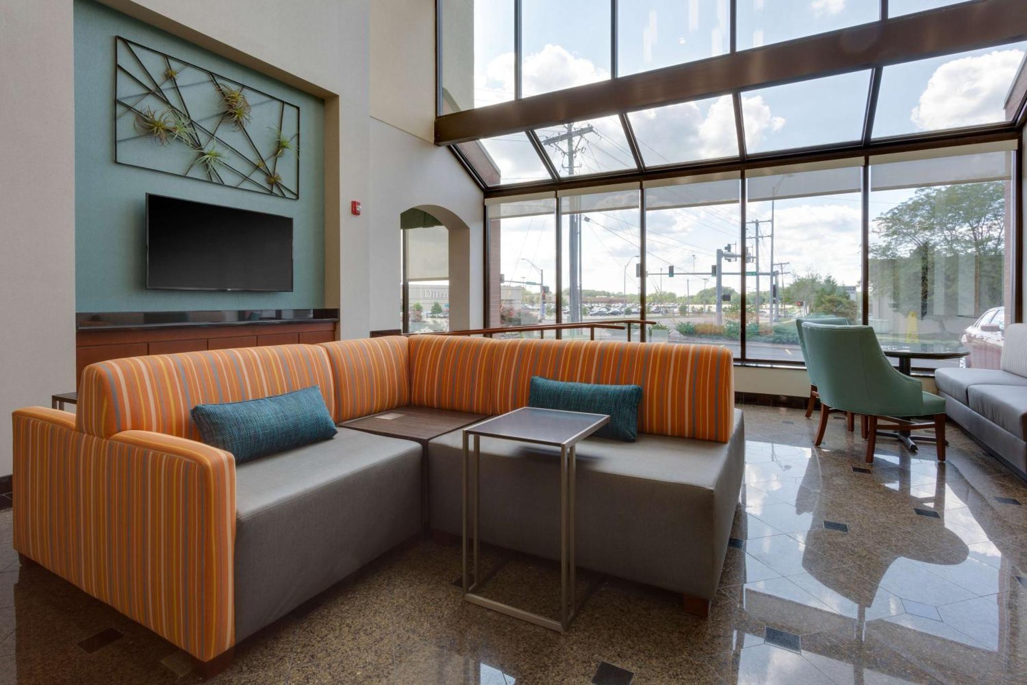 Hotel Drury & Stadium Boulevard Columbia