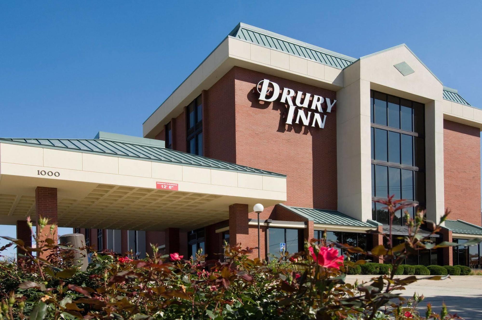 Drury & Stadium Boulevard Hotel 3*