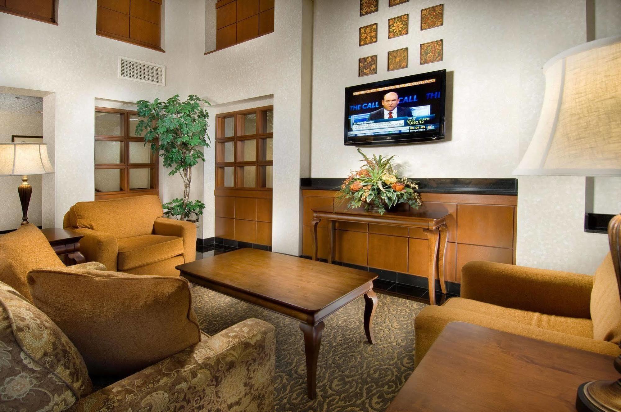 Hotel Drury & Stadium Boulevard 3*