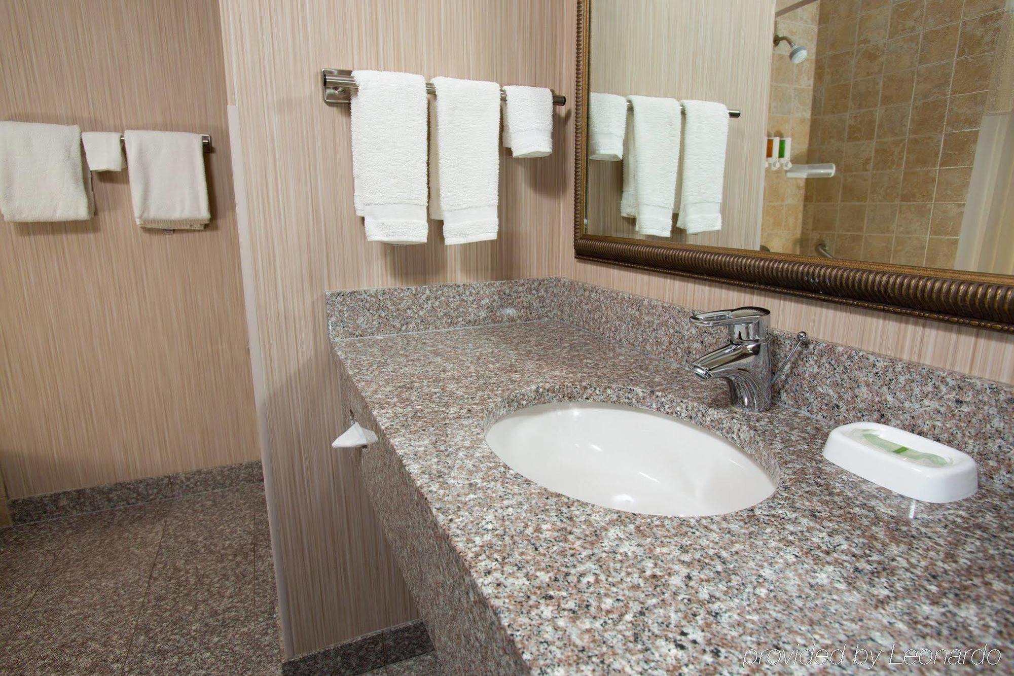 Hotel Drury & Stadium Boulevard 3*