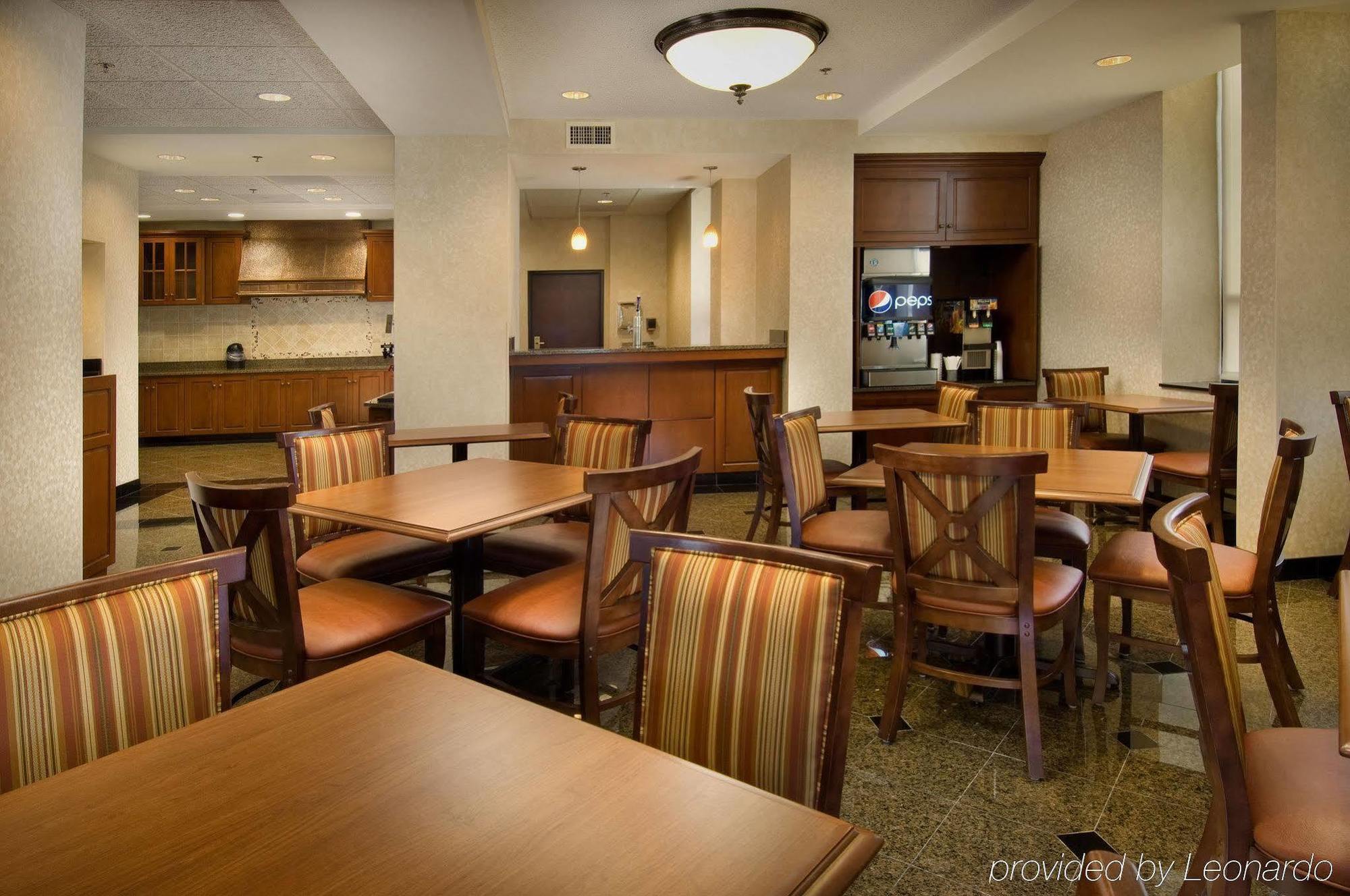Drury & Stadium Boulevard Hotel 3*