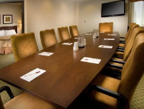 Drury & Stadium Boulevard Hotel 3*
